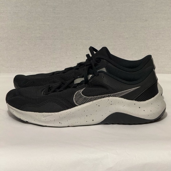 Nike Men's Legend Essential 3 Next Nature Training Shoes - size 8.5 - Picture 1 of 9